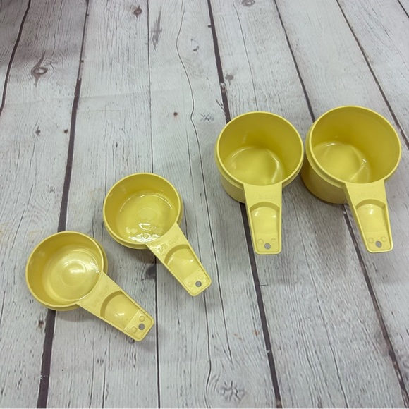 vintage tupperware gold Measuring Cups replacements not a full set - Picture 2 of 7
